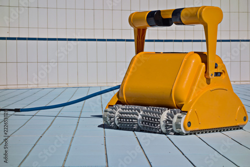 a water cleaner for cleaning swimming pools