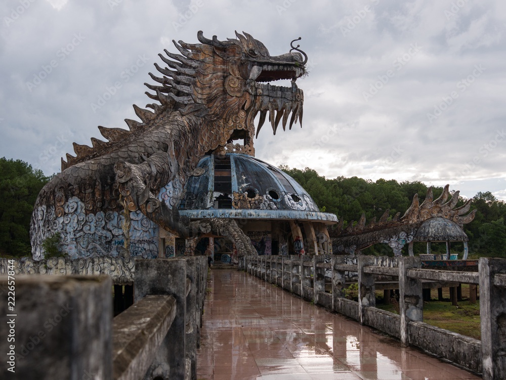 Dragon abandonné urbex au Vietnam Stock Photo | Adobe Stock