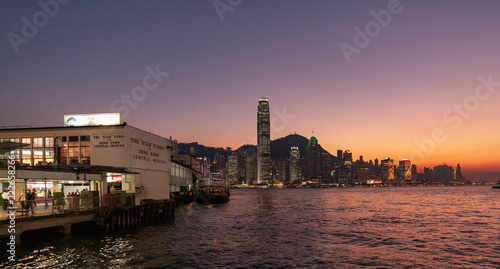 Canvas Print Hong Kong City Skyline with Evening Sun and orange Sky on Sunset