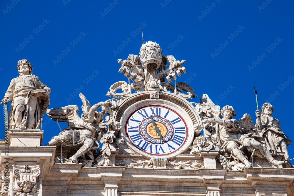 Obraz premium Uhr am Petersdom