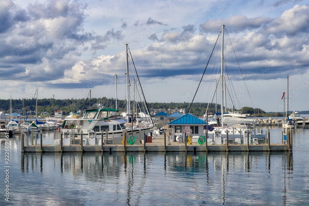 Fototapeta premium Sault Ste Marie Michigan sunset on Saint Mary River