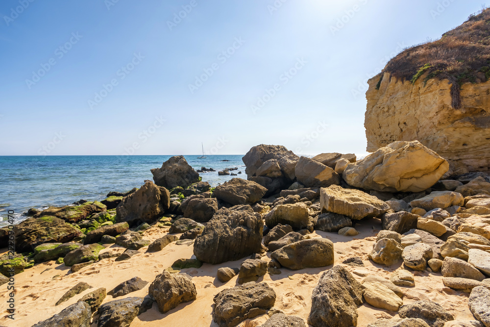 Felsiger Traumstrand an der Algarve bei Albufeira Felsiger Traumstrand an der Algarve bei Albufeira