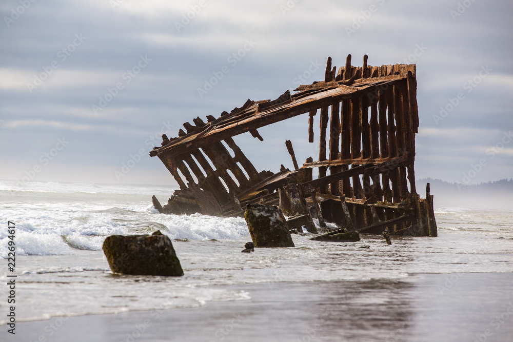Peter Iredale shipwreck at the Oregon coast, Astoria.