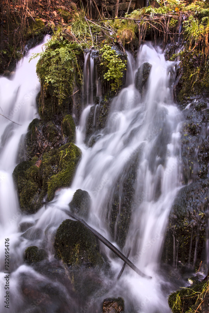 Naklejka premium CASCADA RIO FRÍA