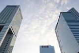 Warszawskie centrum finansowe, drapacze chmur, ulice, niebieskie niebo, Polska