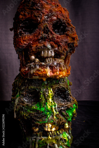 Red and Green Skulls - 01