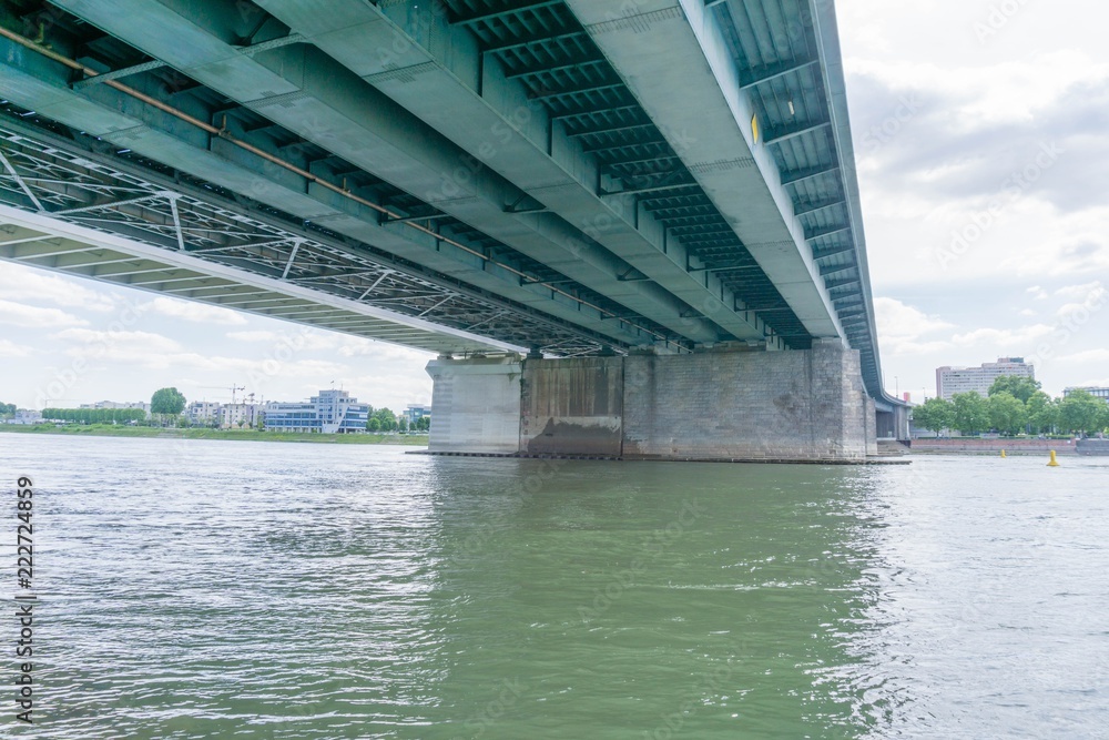 Eisenbahnbrücke zwischen Mannheim und Ludwigshafen Eisenbahnbrücke zwischen Mannheim und Ludwigshafen
