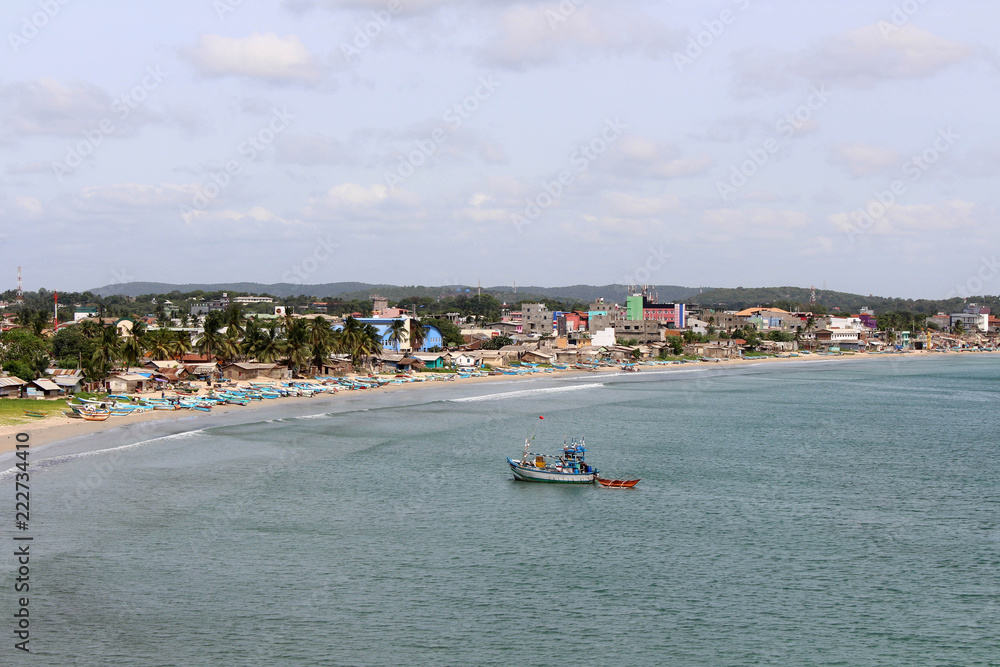 Obraz premium The boats are lining in the quiet sea of Dutch Bay in Trincomalee
