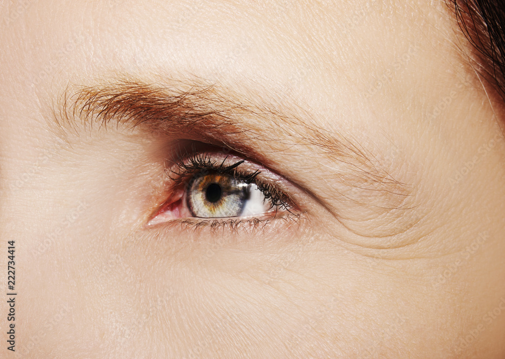 Obraz premium A beautiful insightful look woman's eye. Close up shot.
