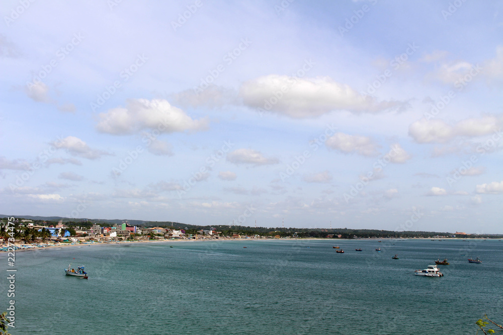 Obraz premium The boats are lining in the quiet sea of Dutch Bay in Trincomalee