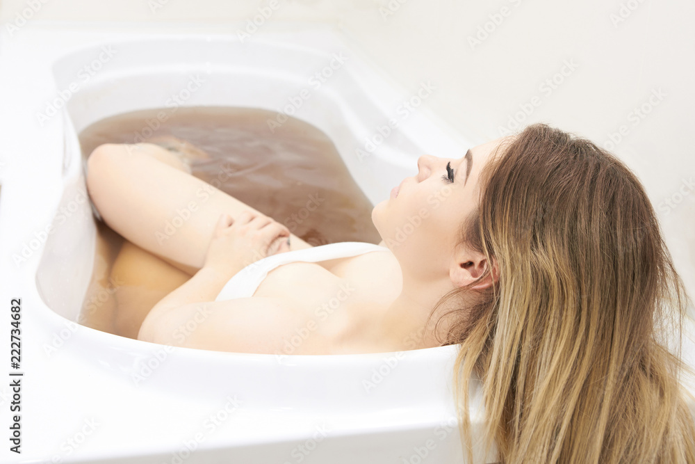 Obraz premium Detox girl bath therapy. Pant maral blood health skincare. Organic relax woman body tub. Young female