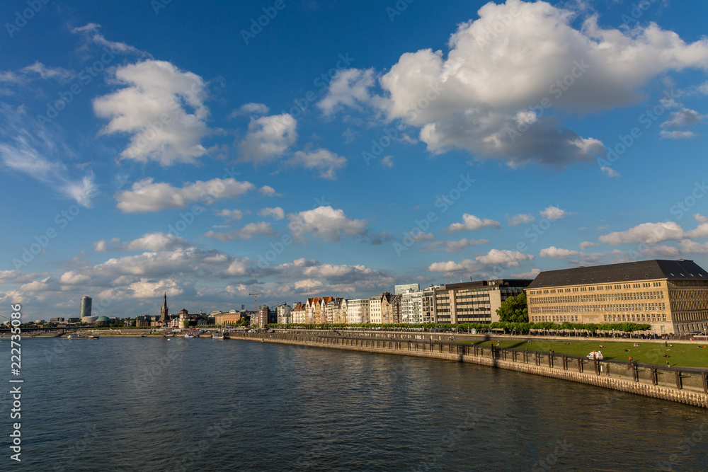 Naklejka premium Riverscape