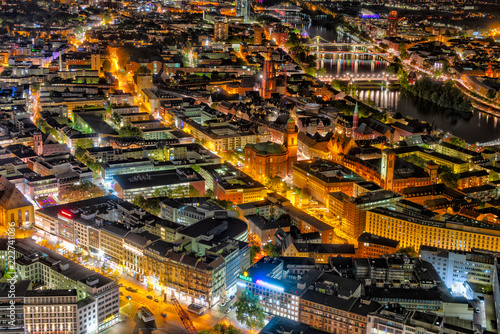 Blick vom Maintower auf die Innenstadt von Frankfurt am Main am Abend