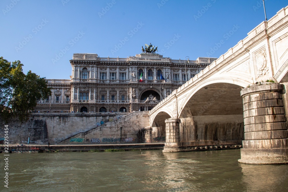Naklejka premium Verwaltungsgebäude am Tiber in Rom