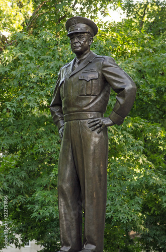 Dwight D. Eisenhower Statue, London photo