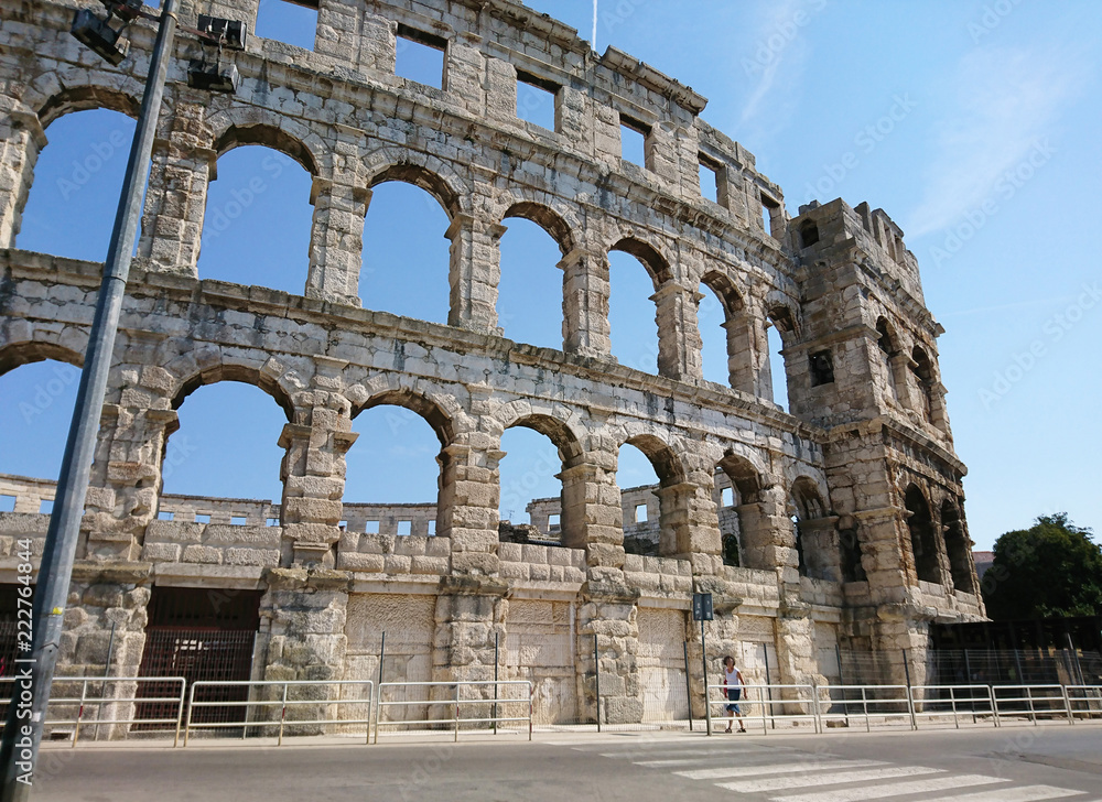 wspaniałe wakacje w miejscowości Pula czyli  Rzymska Arena to amfiteatr w Puli w Chorwacji