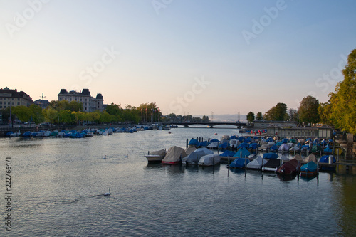 Obraz na płótnie Zürich und die Limmat w salonie