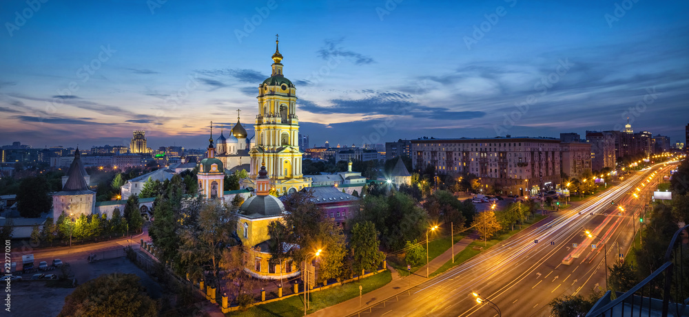 Obraz premium Aerial panorama of Moscow with Novospassky Monastery at dusk, Moscow, Russia