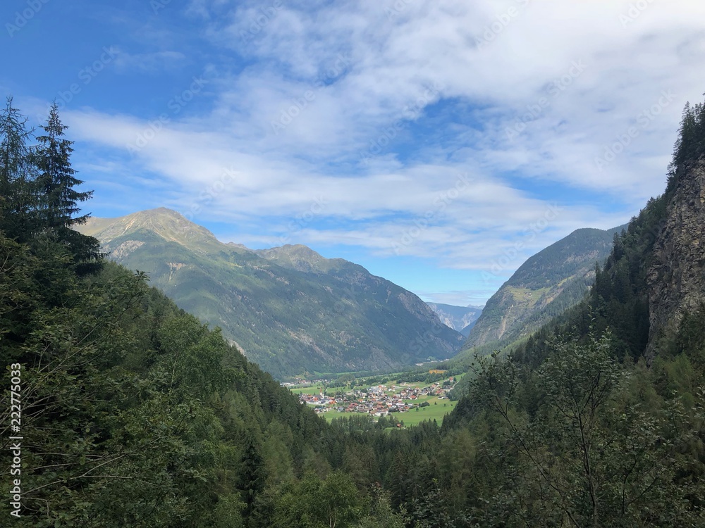 Tiroler Alpenlandschaft, Panoramablick, Berg-Talblick