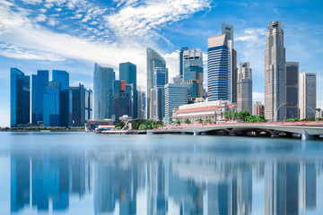 Fotobehang Singapore Singapore zakendistrict onder blauwe hemel  © Ivan Kurmyshov