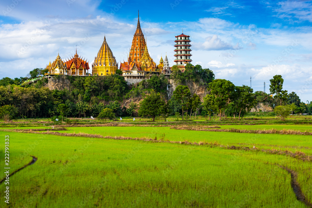 Obraz premium Wat Tham Kao, Kanchanaburi, Thailand