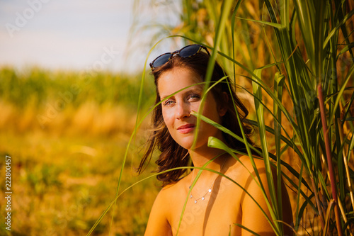 Canvas Print Young woman with sunglasses in a bamboo field