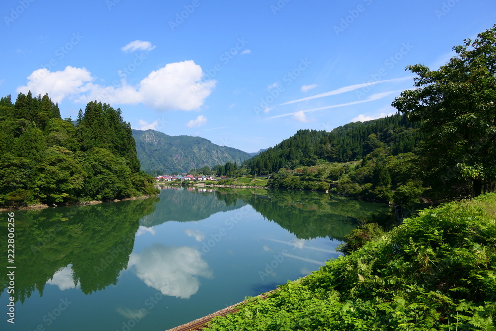 只見川と大至集落。金山　福島　日本。９月下旬。