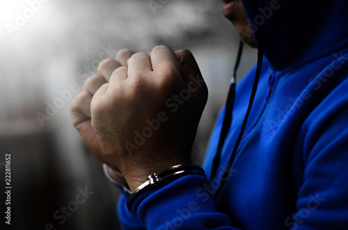 Male prisoners were arrested, handcuffed to a light-dark © khampiranon