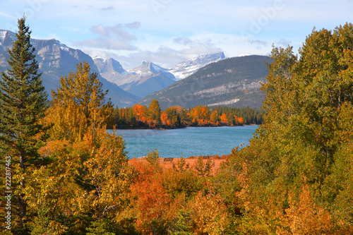 Fototapeta Naklejka Na Ścianę i Meble -  Fall foliage in Banff national park Canada