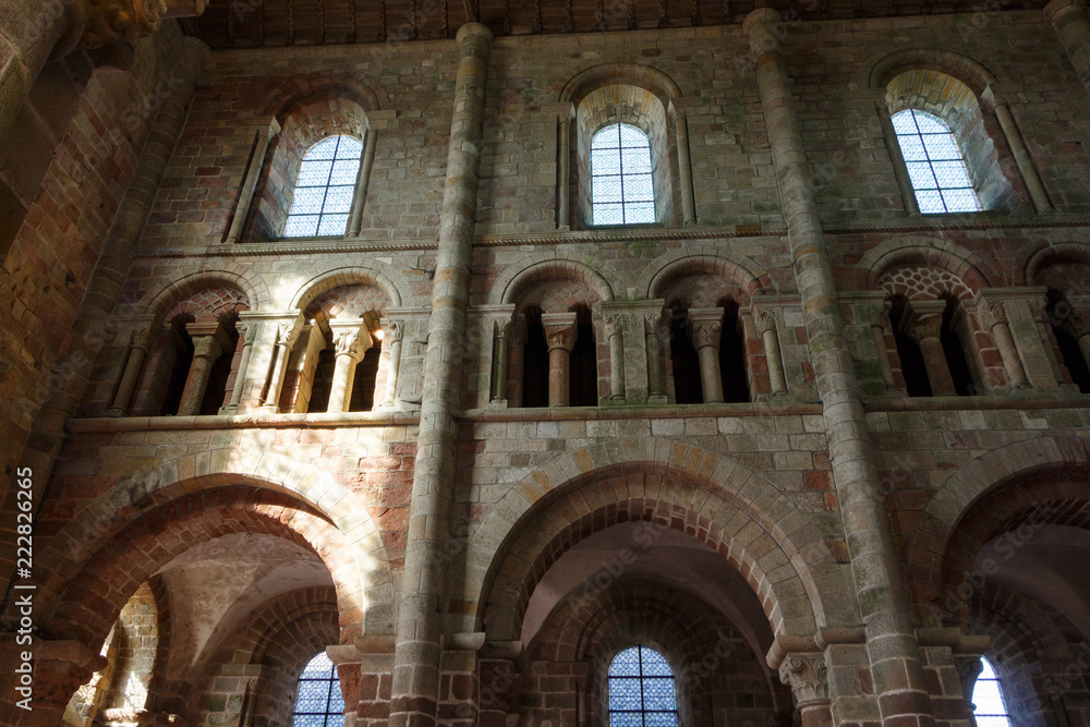 Détail de l'élévation de la nef de l'abbaye du mont Saint Michel