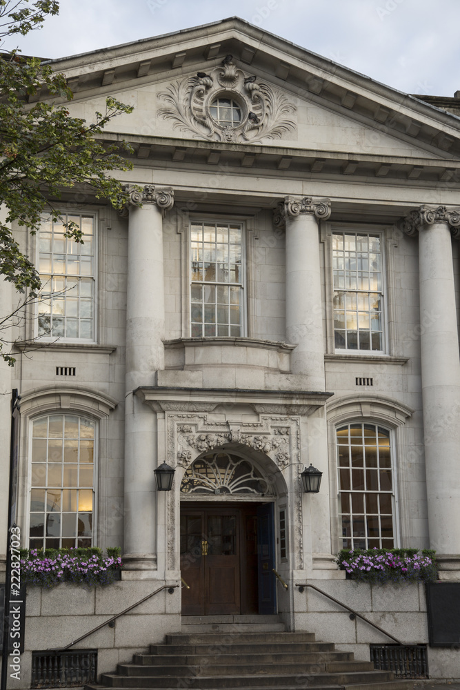 Obraz premium Town Hall, Kings Road, Chelsea; London