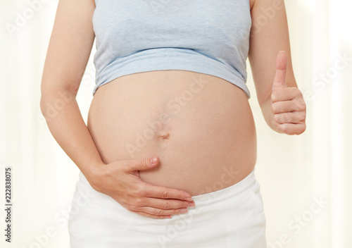 Pregnant woman showing her belly © goir