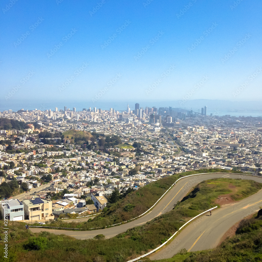 Naklejka premium San Francisco, CA, USA, San Francisco view from Twin Peaks. 
