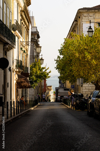Fototapeta Naklejka Na Ścianę i Meble -  Tight Street in Lisbon