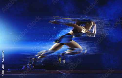 Tableau sur toile Woman sprinter leaving starting