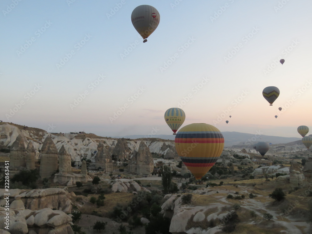 Mongolfiere all'alba in Cappadocia