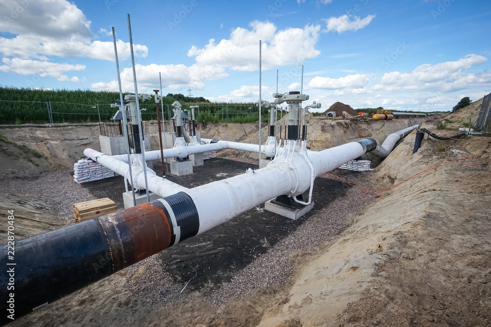 Bau einer Gaspipeline, Knotenpunkt mit Ventil- und Regelwerk Bau einer Gaspipeline, Knotenpunkt mit Ventil- und Regelwerk