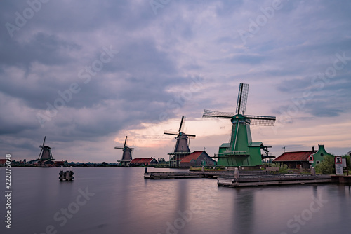 De Gekroonde Poelenburg, De Kat, Windmill De Zoeker, Houtzaagmolen het Jonge Schaap windmill and river sunset view