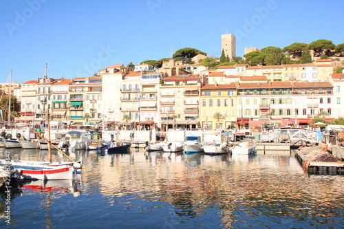 Le pittoresque vieux port de Cannes et le village historique du Suquet, Cote d'Azur, France