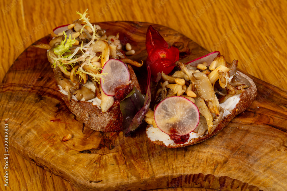 Bruschetta with mushrooms Bruschetta with mushrooms