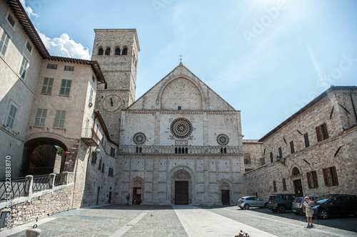 Assisi, Basilica di San Ruffino vista frontale photo