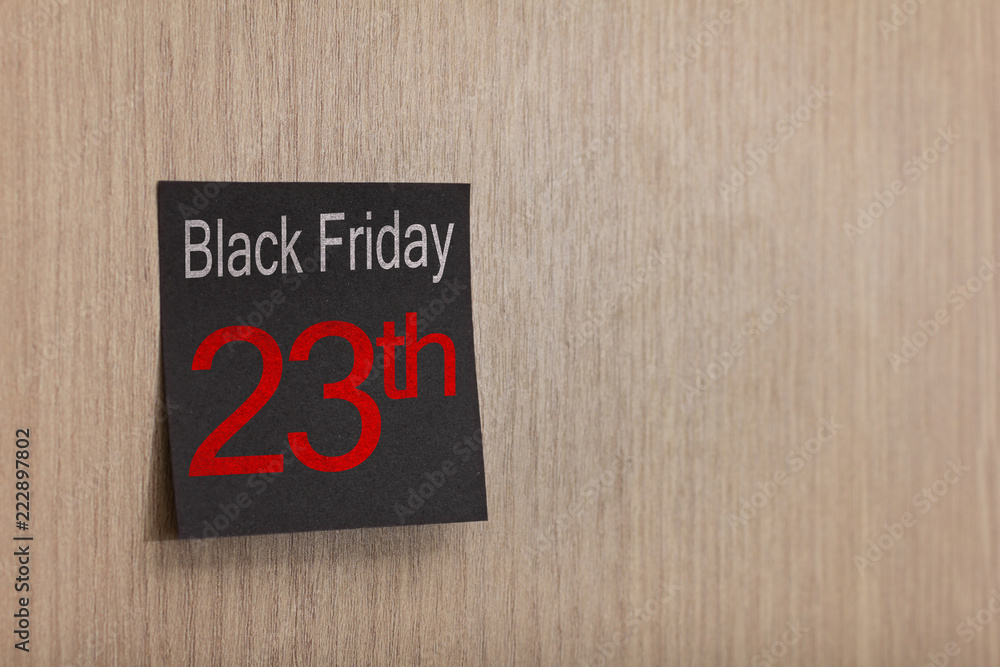 Obraz premium Advert message of Black friday on post it: reminder on wall.
