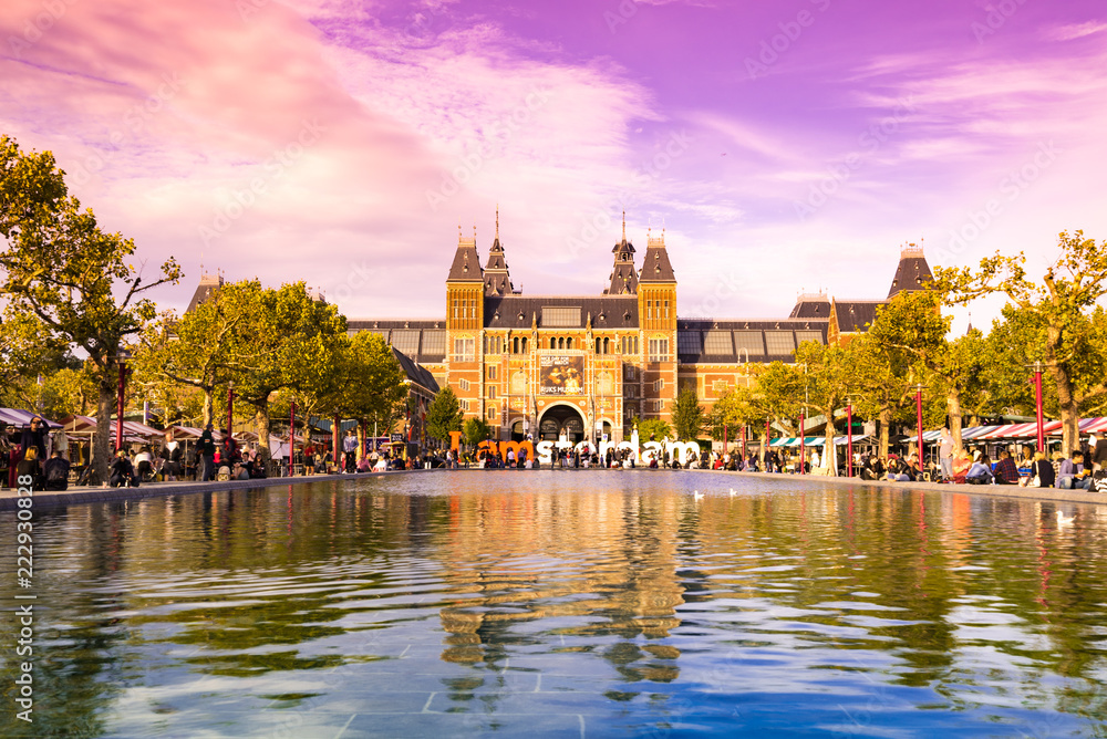紫のアムステルダム国立美術館