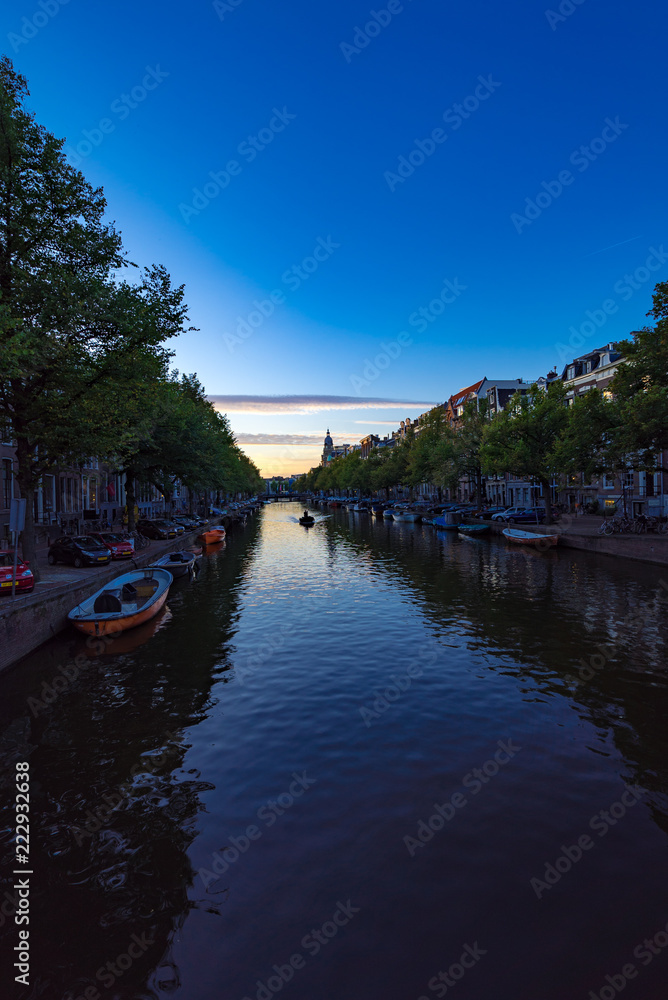 アムステルダム夕方の川辺