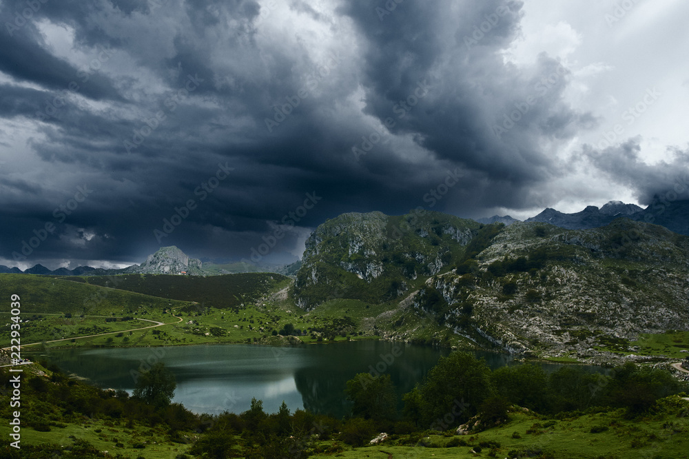Lago Enol, Lagos de Covadonga Lago Enol, Lagos de Covadonga