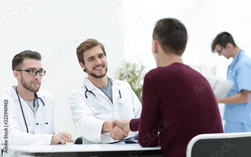 doctors discuss with the patient the x-ray