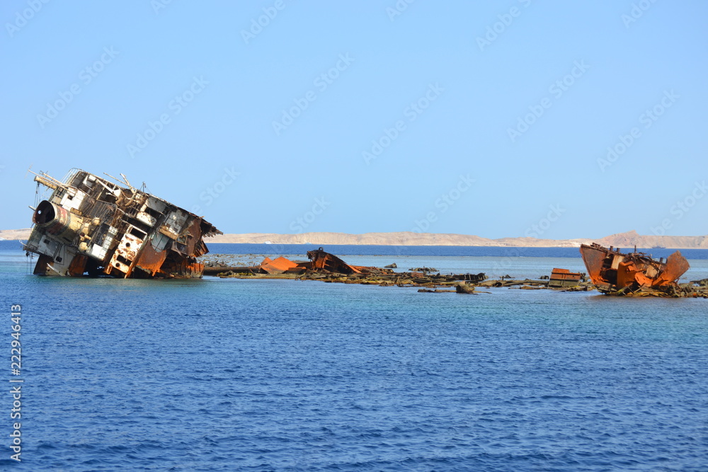 затонувший корабль море