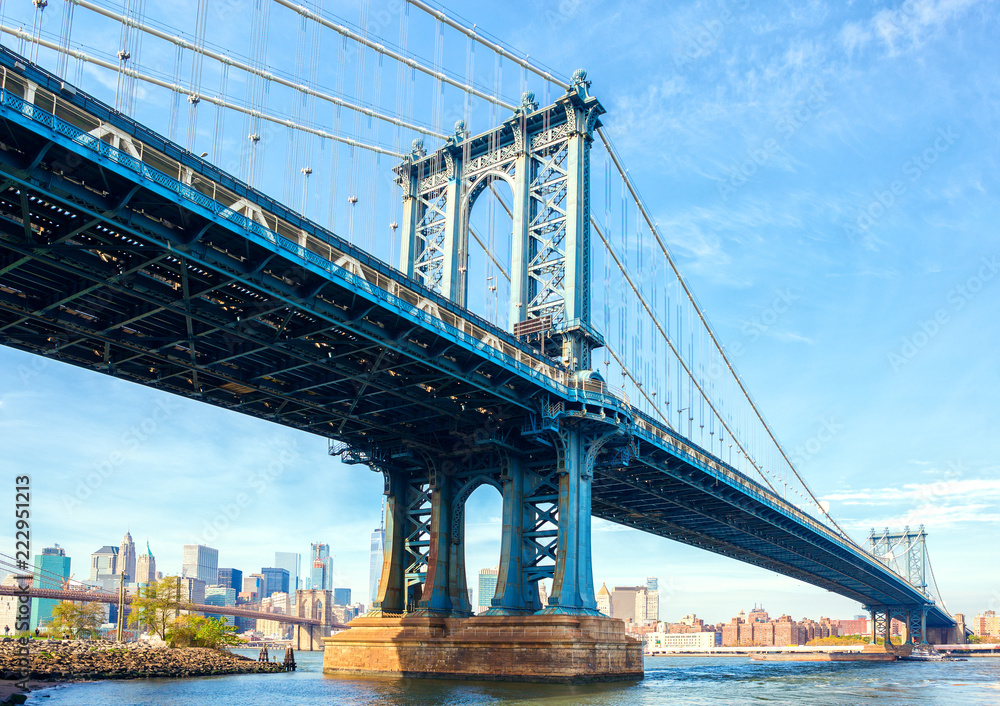Naklejka premium The Manhattan Bridge, New York City, United States. In the background Manhattan and Brooklyn Bridge.