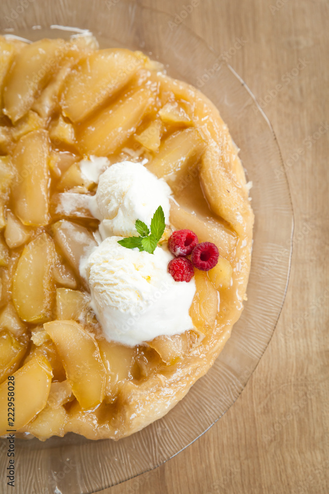 Traditional autumn pie - french tarte tatin