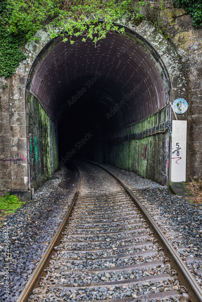 Tunel via del tren en Betanzos